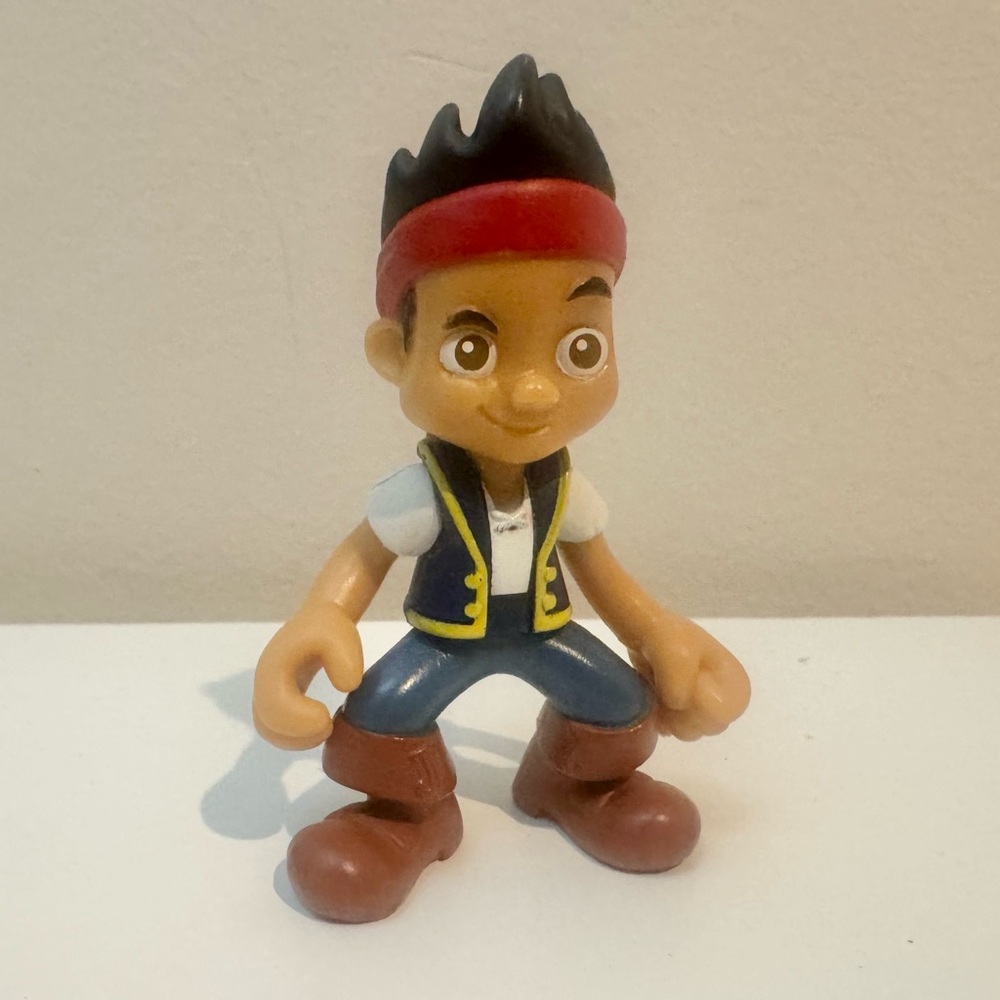 Disney Jake & Neverland Pirates Izzy Skully Cubby 3" Figure Mattel Lot of 4 - Picture 7 of 10